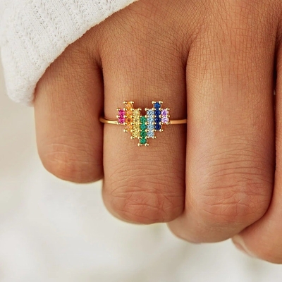 Cincin pertunangan 18K emas dengan desain bentuk hati yang lucu dan pelangi