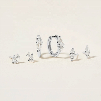 Bergaya 18K Plating Emas Kubic Putih Zircon 925 Sterling Perak Stud & Huggies Set Earrings
