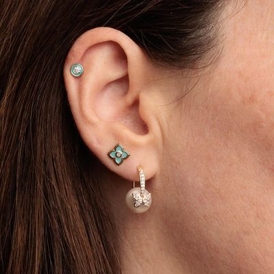 18K emas dilapisi enamel pirus mini stud bunga anting di 925 Sterling Perak