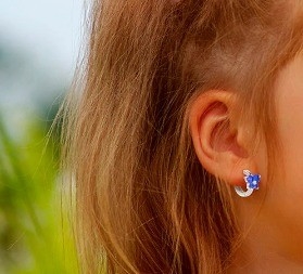 Sapphire Kubik Zircon Kupu-Kupu Huggies Earrings Untuk Hadiah Kasus