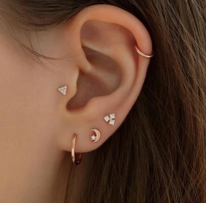 925 Sterling Silver Tiny CZ Moon Piercing Stud Earring dengan Ball Screw Back Closure