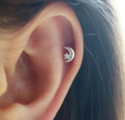 925 Sterling Silver Tiny CZ Moon Piercing Stud Earring dengan Ball Screw Back Closure