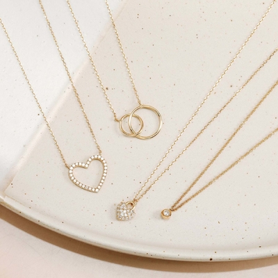 18K emas yang menakjubkan kalung hati romantis halus