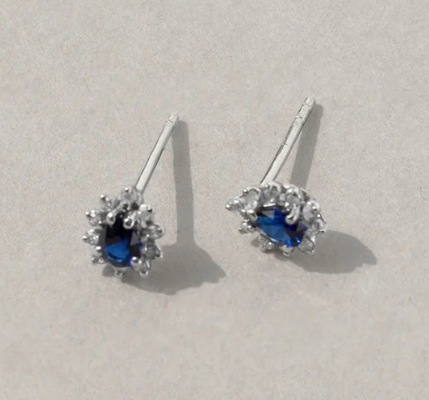 Hanya 18K Plating emas Pear Sapphire dan Putih Kubic Zircon anting untuk pertunangan