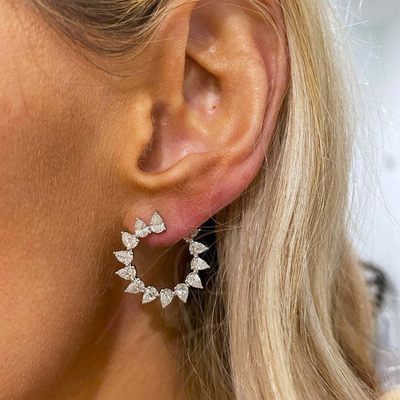 Unique Tear Drop Cut CZ Stud Earrings in Rhodium Plated Half Circle Shape untuk Wanita