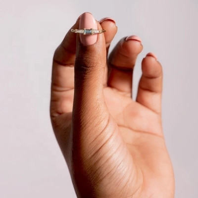 Perhiasan Mewah Tiga Batu Berlian Cincin Disesuaikan untuk Wanita di 14K 18K Plated Emas