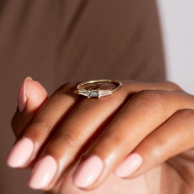Perhiasan Mewah Tiga Batu Berlian Cincin Disesuaikan untuk Wanita di 14K 18K Plated Emas