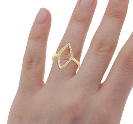 Perkawinan Putih CZ Rhombus Pernyataan Cincin Emas 925 Sterling Perhiasan Perak untuk Wanita