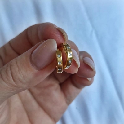 EARLINGS STYLISH 14K Gold Vermeil Star Set Diamond Hugging Hoops untuk gaya yang mudah