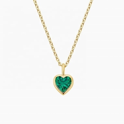 Klasik 925 Sterling Silver Heart Bentuk Emerald Bezel Pendant Kalung