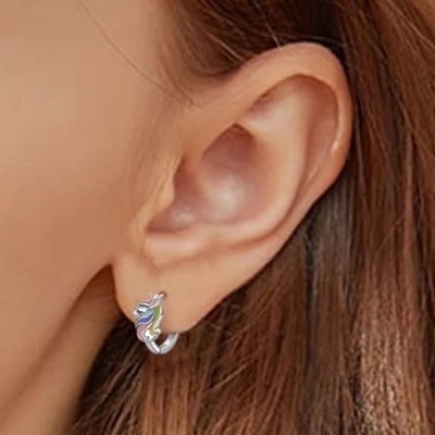 Rhodium Plated Unicorn Warna Enamel Huggies Earrings Untuk Remaja Fashion Perhiasan