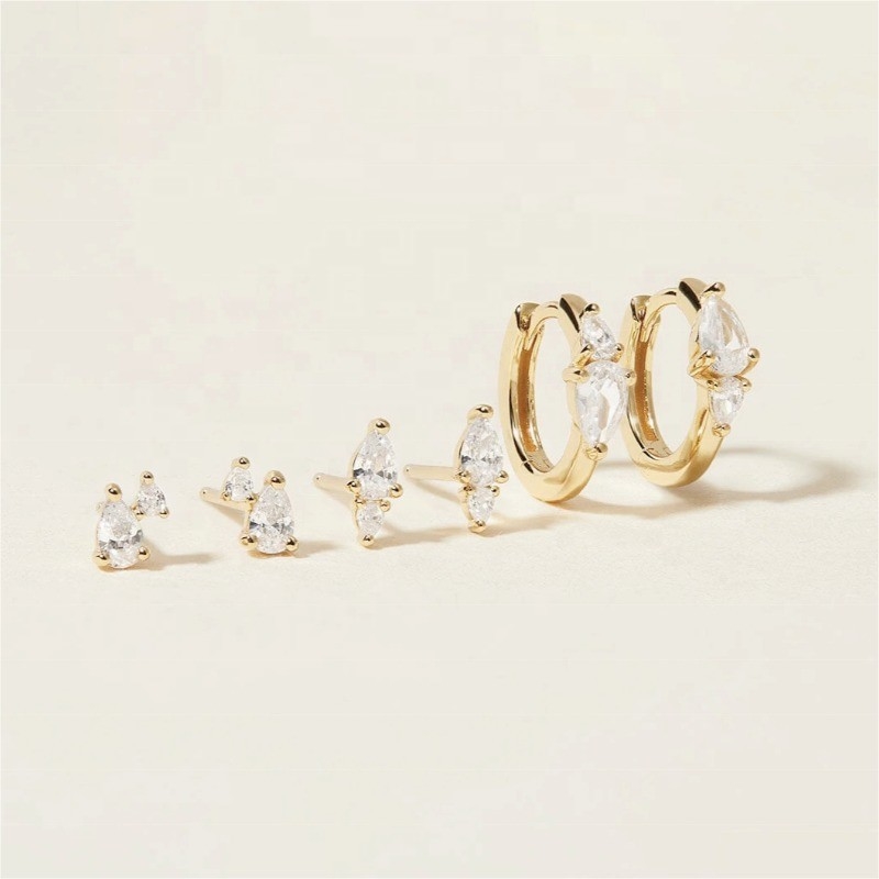 Bergaya 18K Plating Emas Kubic Putih Zircon 925 Sterling Perak Stud & Huggies Set Earrings