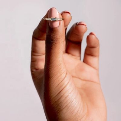 Perhiasan Mewah Tiga Batu Berlian Cincin Disesuaikan untuk Wanita di 14K 18K Plated Emas