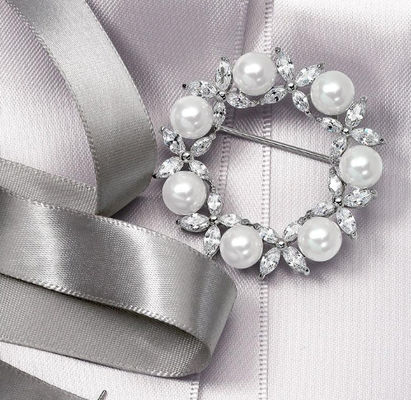 Emas Plated Daun Lingkaran Putih Pearl Brooch 925 Perak Mewah Brooch Untuk Wanita