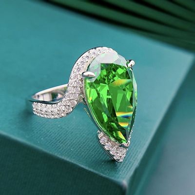Perhiasan buatan tangan untuk wanita
